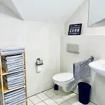 Curb شقة