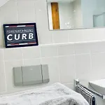شقة Curb *