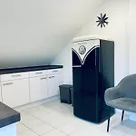 Curb شقة *