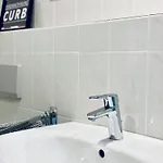 شقة Curb *
